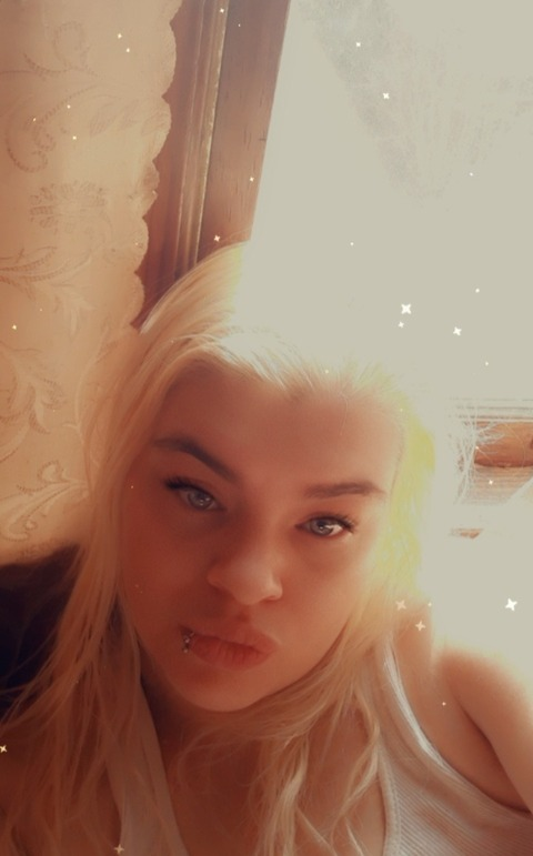 stonerqu33n420 OnlyFans Leaked 

 picture 2