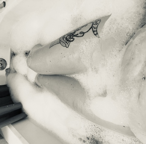 Get Free access to @strawberrylove11 Leaked OnlyFans 

 picture 2