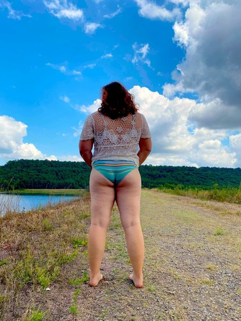sunflowermum (Countrybee) OnlyFans Leaked Videos and Pictures 

 picture 2