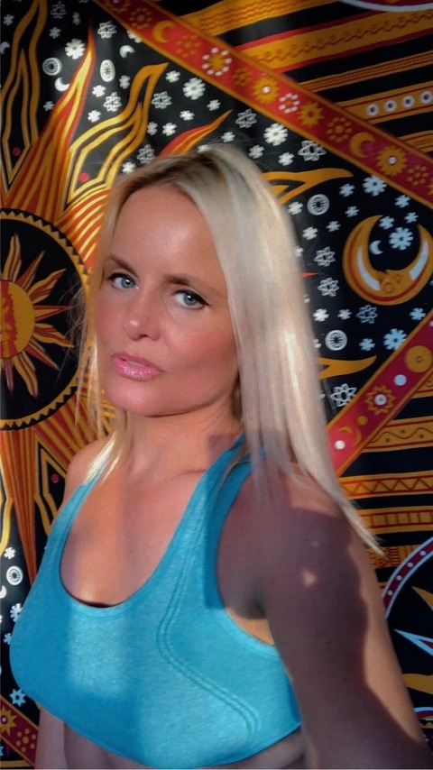 suzie_b69 OnlyFans Leaked (121 Photos and 51 Videos) 

 picture 2