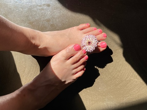 View sweefeety (SweeFeety) OnlyFans 41 Photos and 0 Videos leaks 

 picture 2