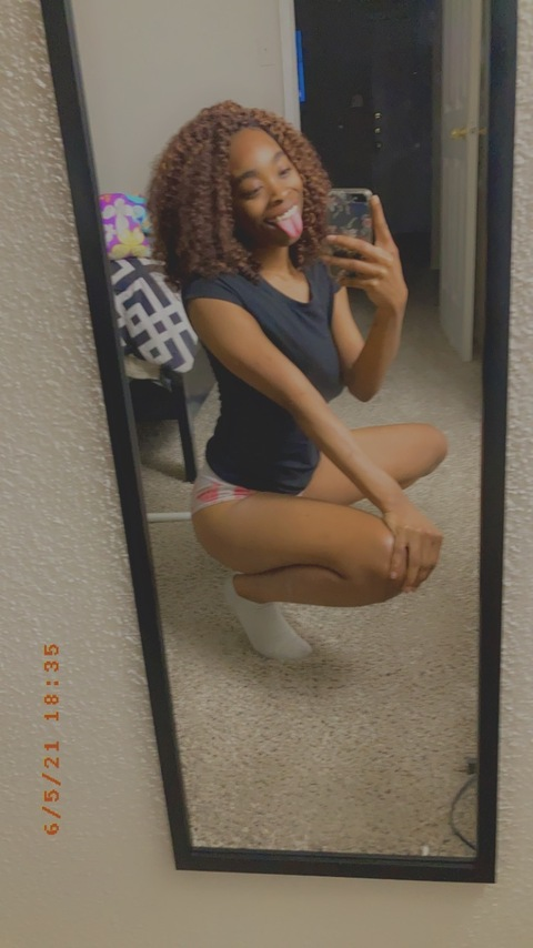 sweetcake24 (Kiwi) OnlyFans Leaked Content 

 picture 2