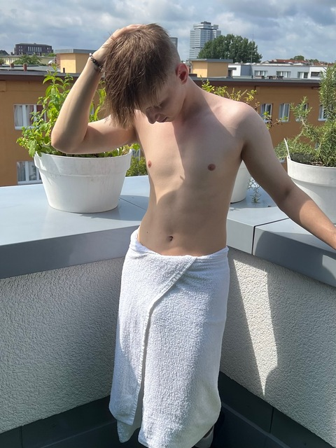 @t4stytwinkk leaks Onlyfans content for free 

 picture 2