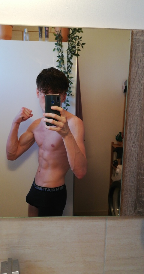 Onlyfans leaked teennude17 

 picture 2