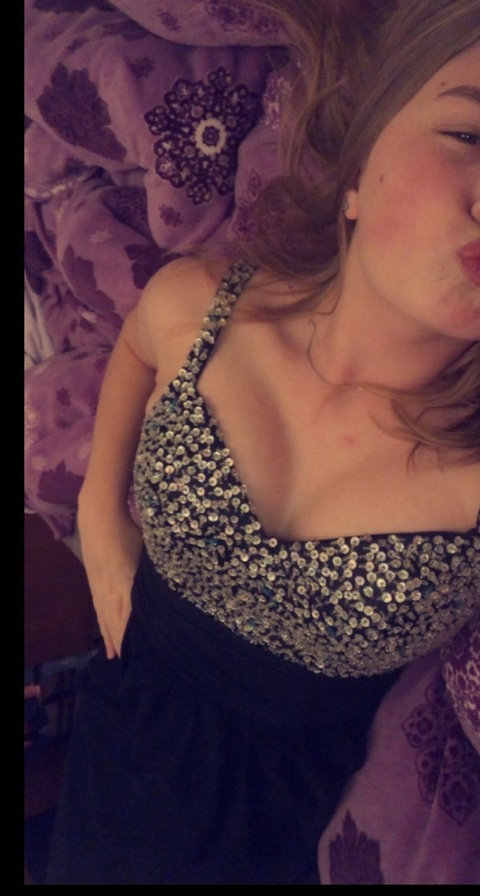 Onlyfans leak ter_iiinka18 

 picture 2