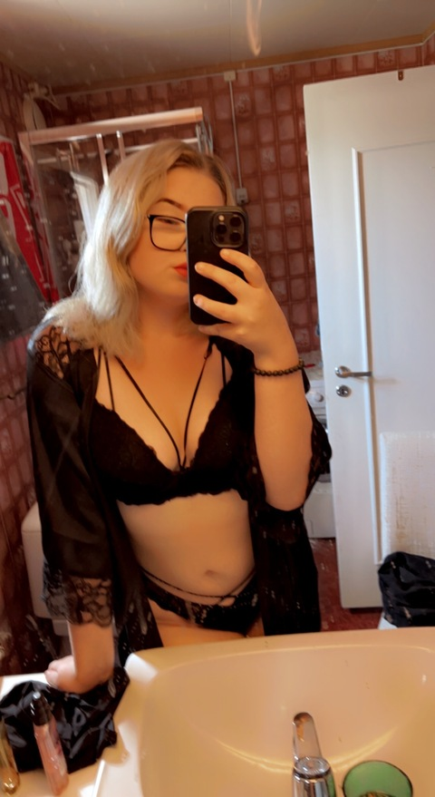 Download tessalinger OnlyFans content free 

 picture 2
