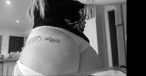 View thatcurvymum (Your favourite curvy girl 🤭) OnlyFans 34 Photos and 16 Videos gallery 

 picture 2