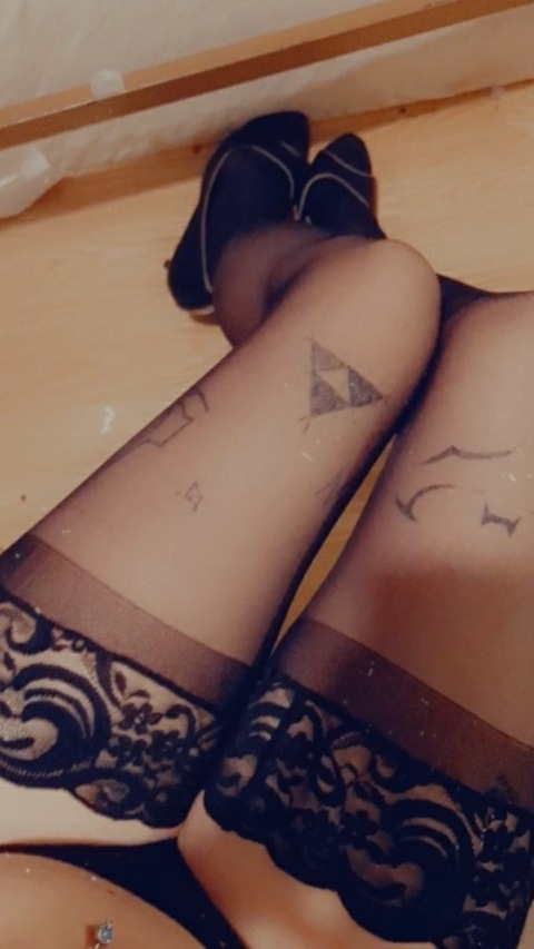 View MyFeetYourFetish (thatonehermit) OnlyFans 12 Photos and 0 Videos for free 

 picture 2