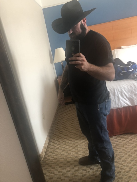 View thattruckerguy2021 OnlyFans videos and photos for free 

 picture 2
