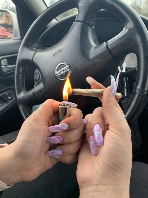 Download the_queeen_beee OnlyFans videos and photos for free 

 picture 2