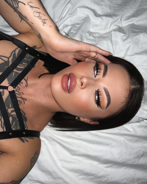 View thebasicbarbie (thebasicbarbie) OnlyFans 14 Photos and 0 Videos leaks 

 picture 2