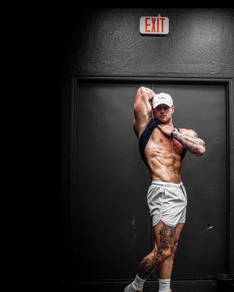View Casey Edens (thecaseyedens) OnlyFans 7 Photos and 0 Videos leaked 

 picture 2