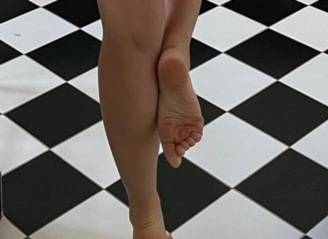 Free access to thegirlin (The Girl 👣) Leaks OnlyFans 

 picture 2