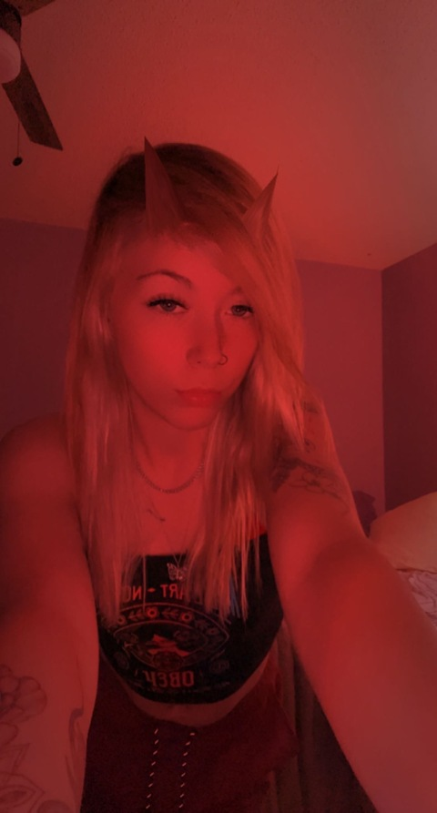 View therileyjade OnlyFans content for free 

 picture 2