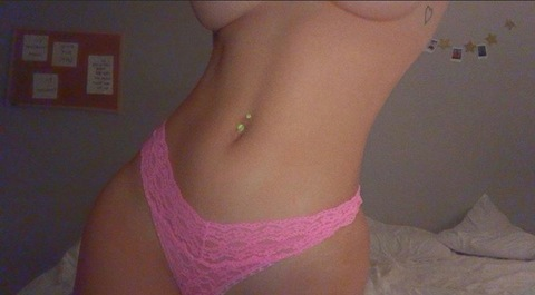 thetrippyhippiehoe (Trippyhippy) OnlyFans Leaks 

 picture 2