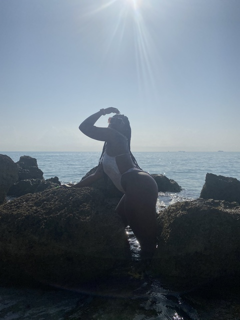Download thicklikehoneyyy OnlyFans content for free 

 picture 2