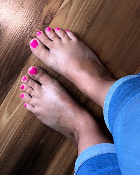 View thickthighs6988 OnlyFans videos and photos for free 

 picture 2