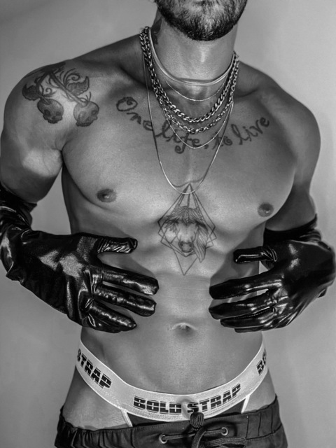 View thmarques OnlyFans content for free 

 picture 2