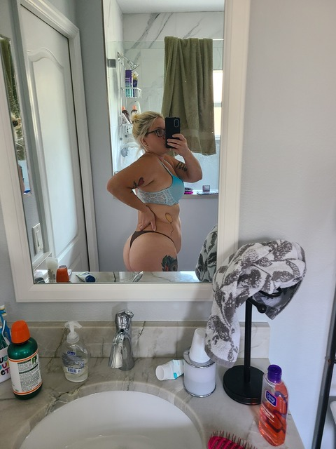throwdoes (Sweet buttercup) OnlyFans content 

 picture 2