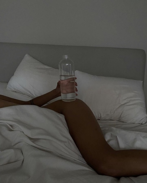 tiffanymoon (Tiff M 🌙) OnlyFans Leaked Pictures & Videos 

 picture 2