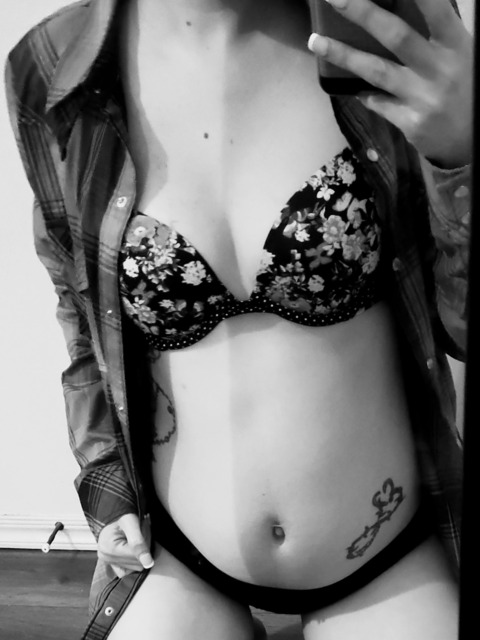 tinyladyxoxo94 OnlyFans Leaked 

 picture 2