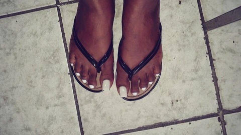 View toptoesshotta (DesTTS) OnlyFans 6 Photos and 10 Videos for free 

 picture 2