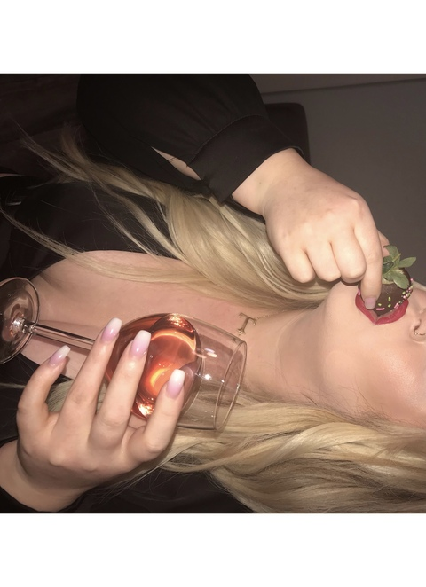 tor_babe OnlyFans Leak (23 Photos and 9 Videos) 

 picture 2