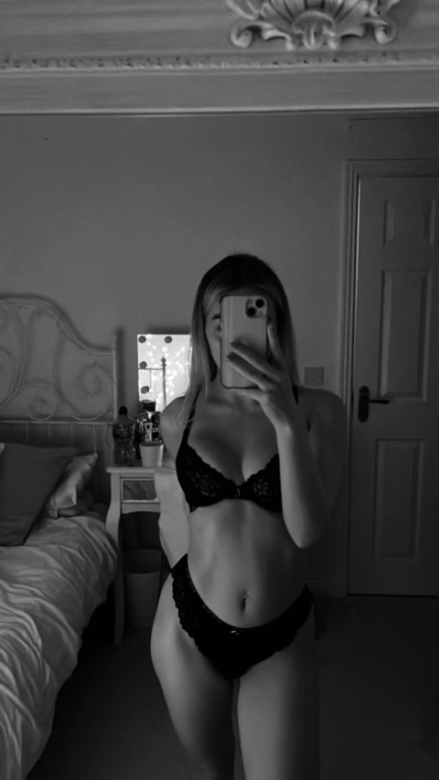 tori2212 (Tori 🤍) OnlyFans Leaked Videos and Pictures 

 picture 2