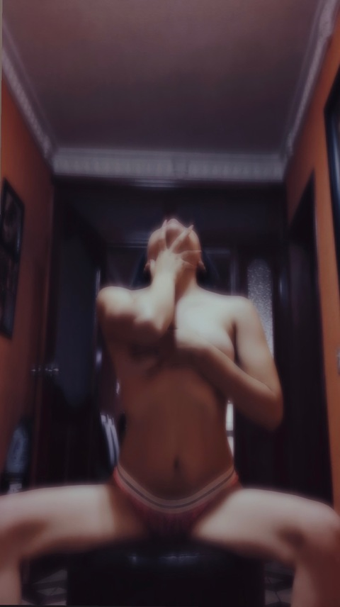 View toxicaestrada (Arisbeth Estrada) OnlyFans 22 Photos and 4 Videos gallery 

 picture 2
