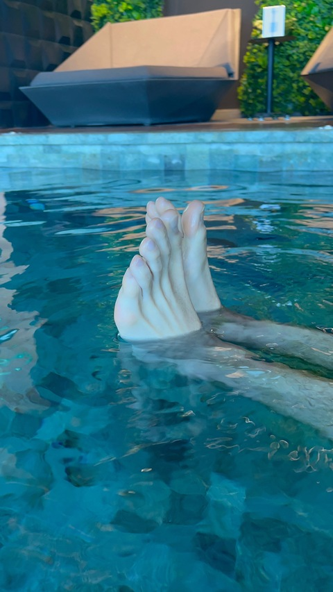 View travelfeet7885 OnlyFans videos and photos for free 

 picture 2