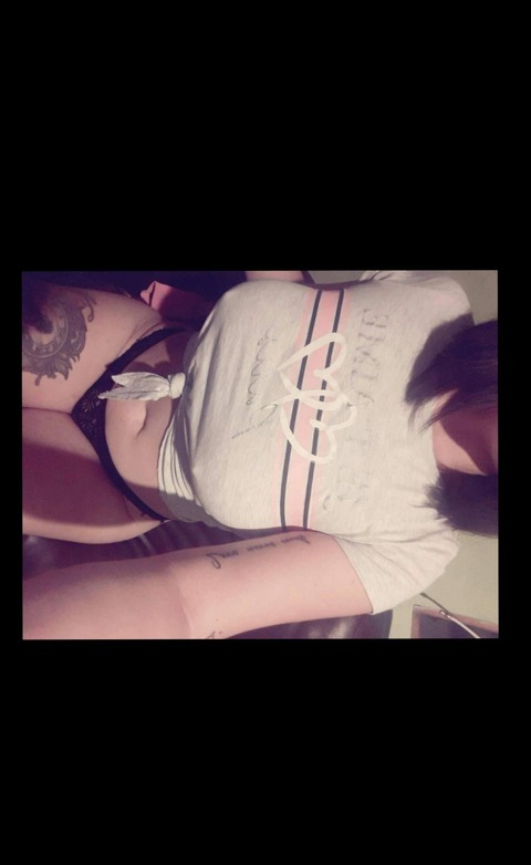 View Bomboncitaxxx (tubombocitaxxx) OnlyFans 4 Photos and 1 Videos leaks 

 picture 2