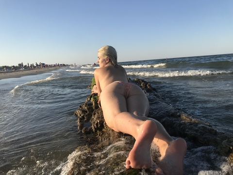 View Babe.Tania (u160057986) OnlyFans 51 Photos and 5 Videos for free 

 picture 2