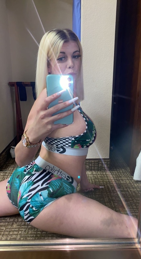 u173972329 OnlyFans Leaked (5 Photos and 1 Videos) 

 picture 2