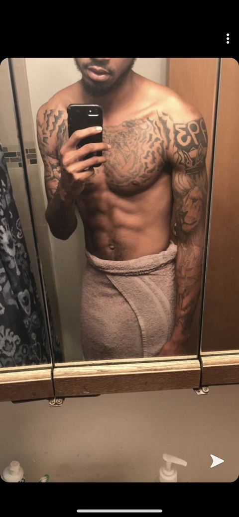 u18546463 OnlyFans Leaked 

 picture 2