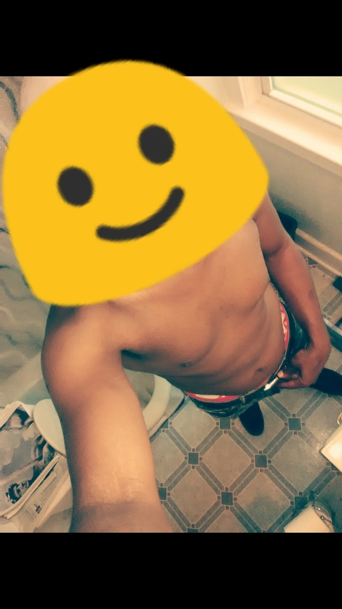 u18649418 OnlyFans Leaked (6 Photos and 5 Videos) 

 picture 2