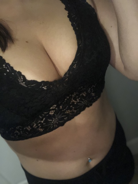 u187850615 (Ashley) free OnlyFans Leaked Pictures and Videos 

 picture 2