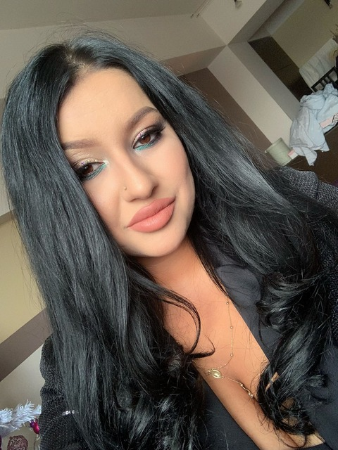 View Aryanaary (u191007801) OnlyFans 21 Photos and 1 Videos for free 

 picture 2
