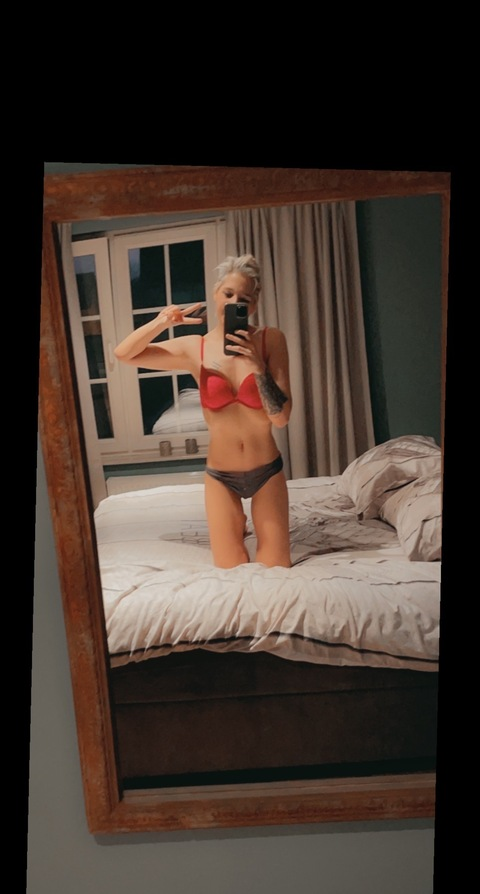 u221373458 OnlyFans Leaked (10 Photos and 2 Videos) 

 picture 2