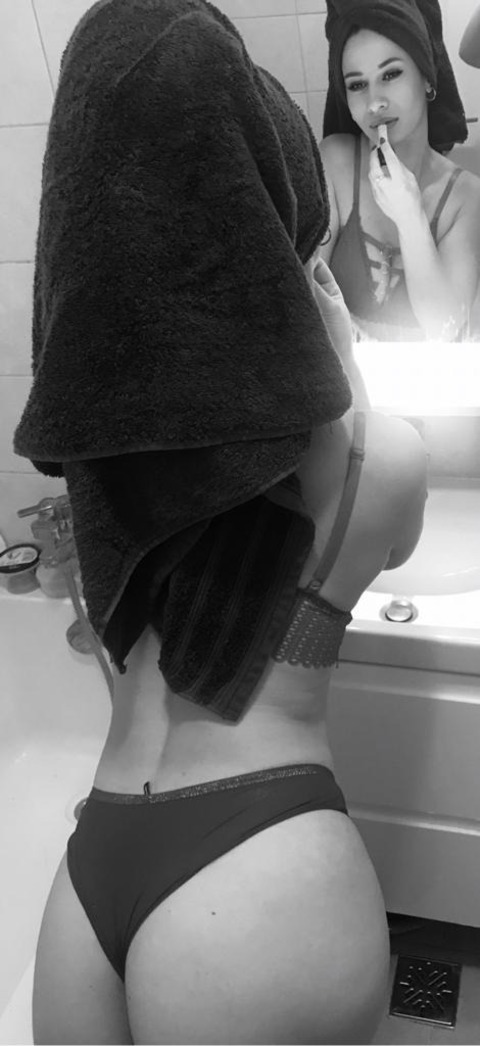 u223177161 (Iris Mirabela) OnlyFans Leaked Pictures and Videos 

 picture 2