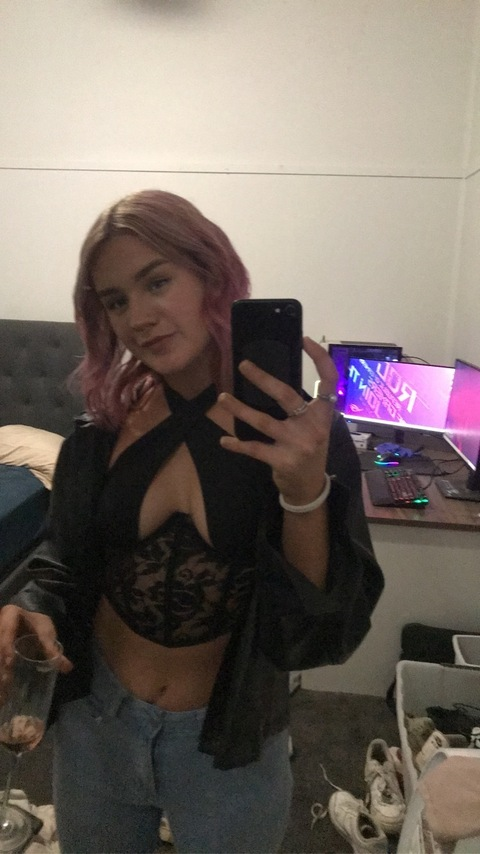 u226847511 OnlyFans Leak (12 Photos and 0 Videos) 

 picture 2