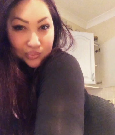 View u231617795 (Thickleggingskat) OnlyFans 8 Photos and 8 Videos leaks 

 picture 2