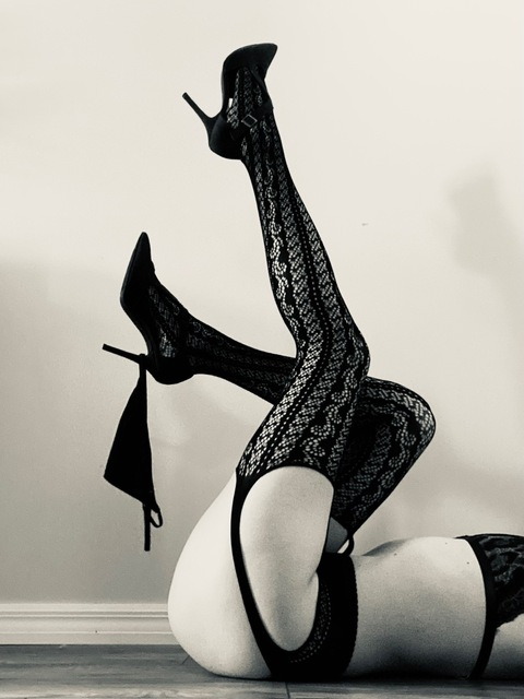 u251387830 OnlyFans Leak 

 picture 2