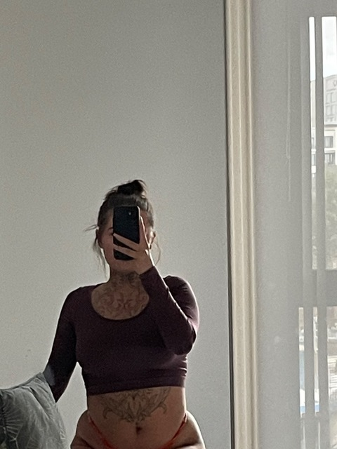 u275647124 OnlyFans Leaked (5 Photos and 0 Videos) 

 picture 2