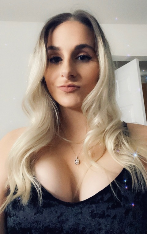 u54727591 (stephanie) OnlyFans Leaks 

 picture 2