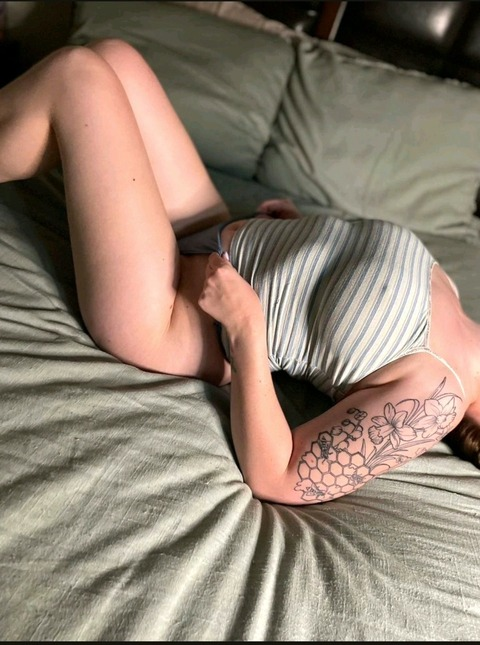 View Rae 🍑 (unlikelyharlot) OnlyFans 77 Photos and 0 Videos gallery 

 picture 2