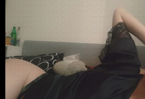 View unluckypearlfree OnlyFans content for free 

 picture 2
