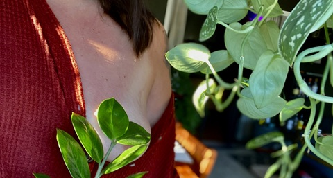 unvarnished.flora OnlyFans Leak 

 picture 2