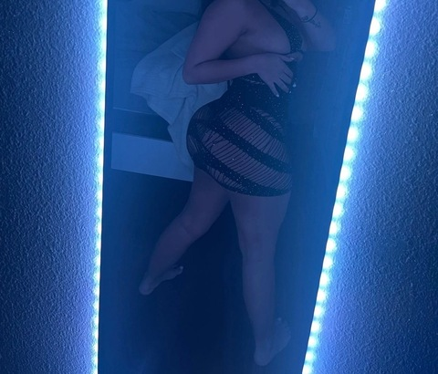 Download valelaperra OnlyFans content free 

 picture 2
