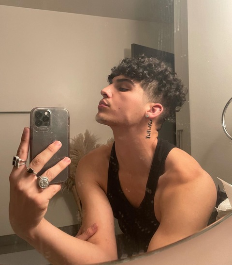 Onlyfans free valentinopapii 

 picture 2