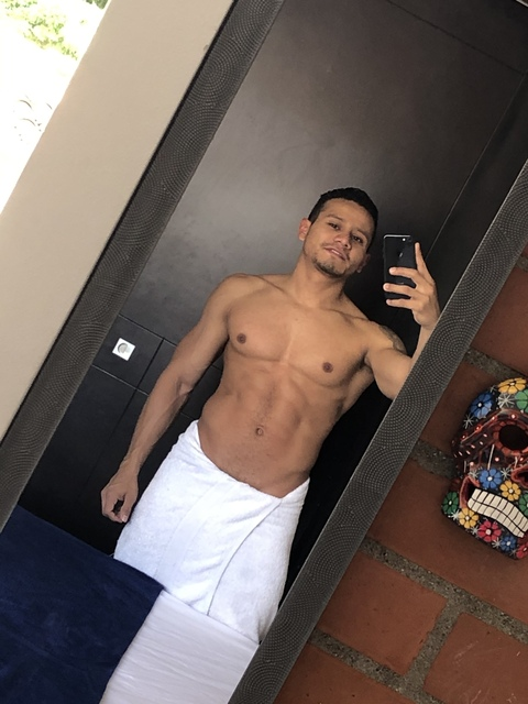 vargasl1990 OnlyFans Leaked (23 Photos and 20 Videos) 

 picture 2